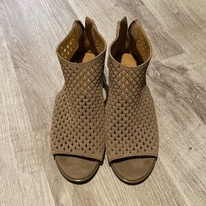 Lucky Brand size 6.5
